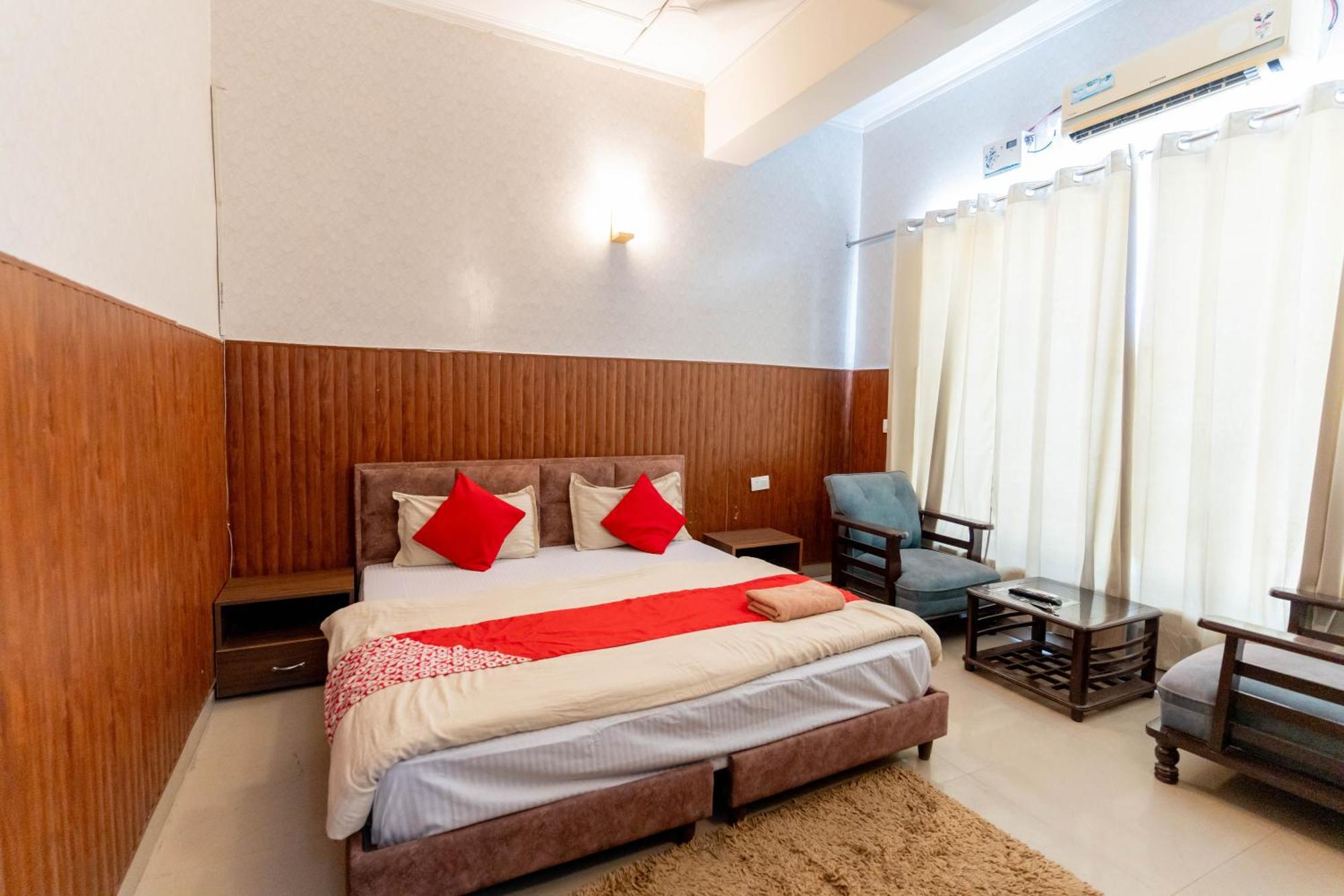 Shivjot Hotel Kharar Exterior foto